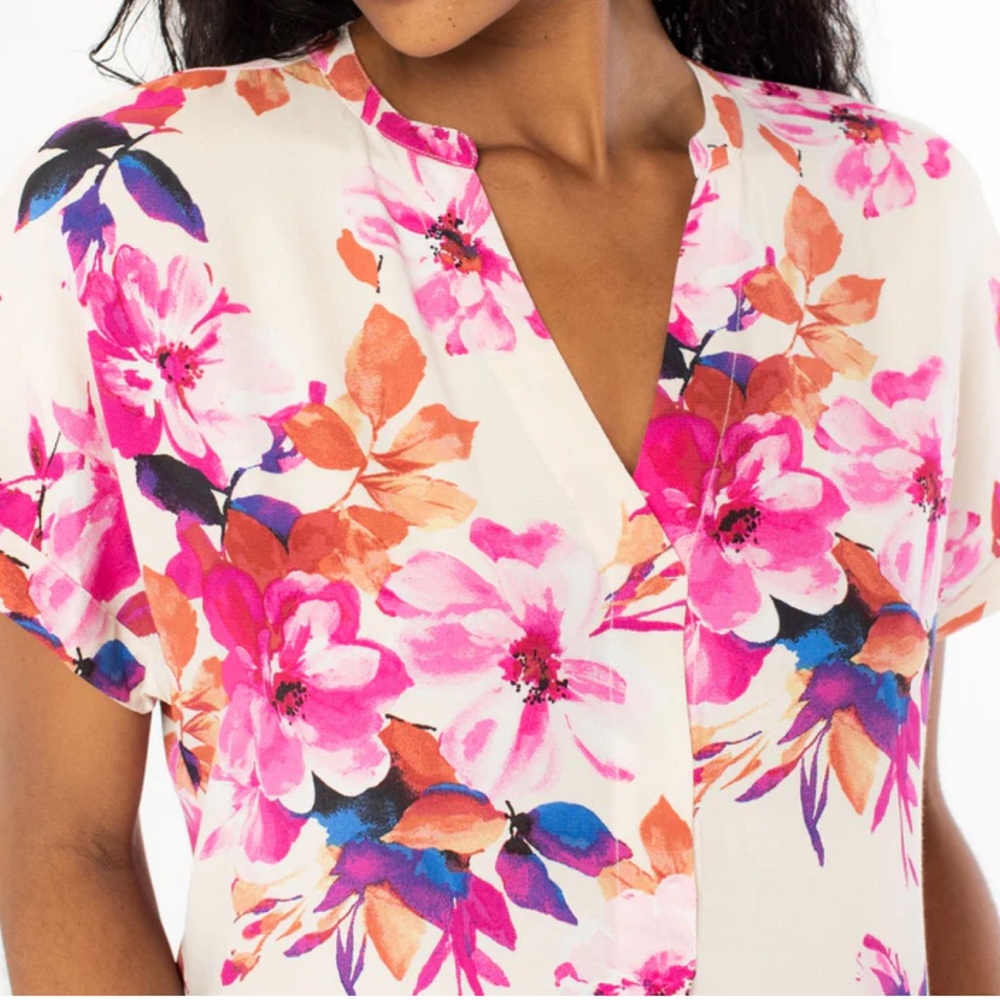 LOVESTITCH, best-selling Jenelle Floral Top in Size Small. Excellent Condition